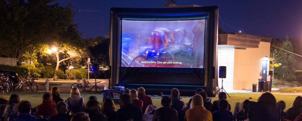 how-to-throw-an-outdoor-movie-party